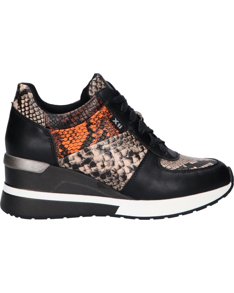 Zapatillas deporte de Mujer XTI ZAPATILLAS XTI CON ESTAMPADO SERPIENTE Y DETALLE METALIZADO NEGRO