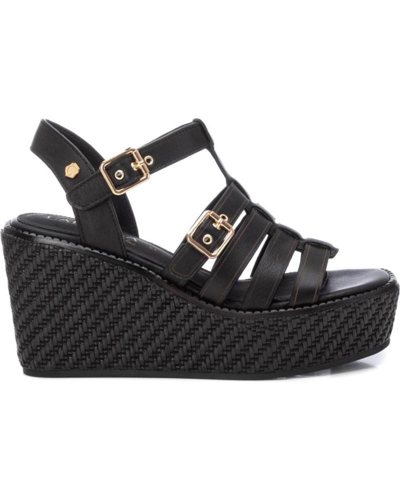 SANDALIAS DE CUÑA CARMELA 161388 NEGRAS CON PLATAFORMA TRENZADA NEGRO