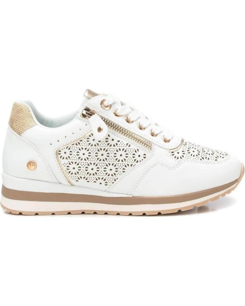 ZAPATILLAS CASUAL XTI DE MUJER BLANCAS CON DISEÑO PERFORADO BLANCO