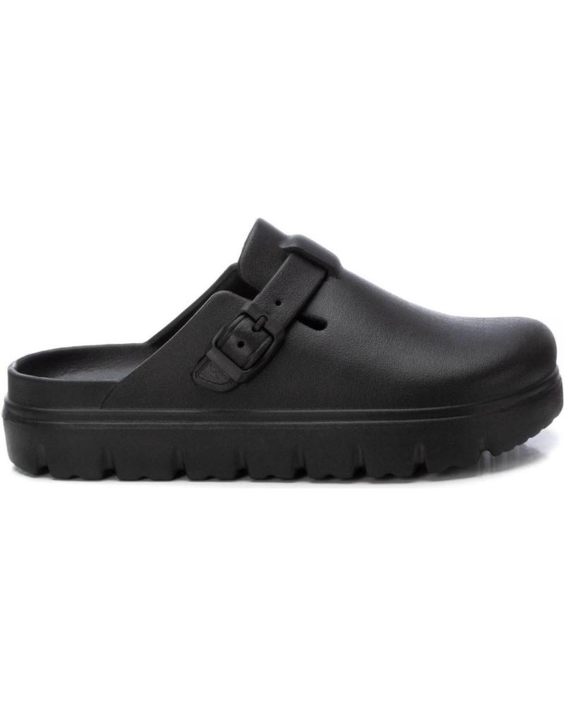 ZUECOS CLOG XTI 144137 NEGROS CON TIRA Y HEBILLA NEGRO