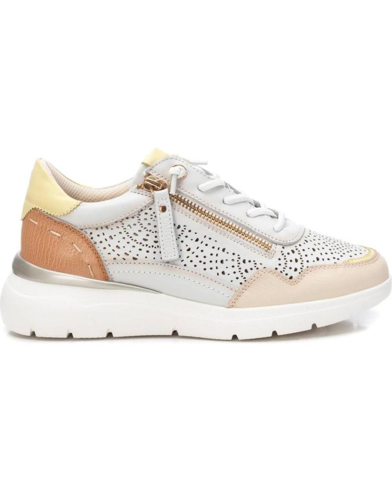 ZAPATILLAS CASUAL CARMELA BEIGE HIELO CON CREMALLERA DECORATIVA HIELO