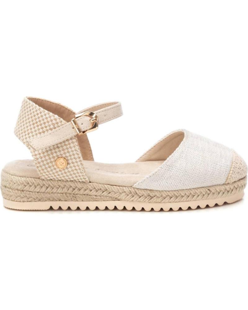 XTI SANDALIA ALPARGATA CON PLATAFORMA Y CIERRE DE HEBILLA BEIGE