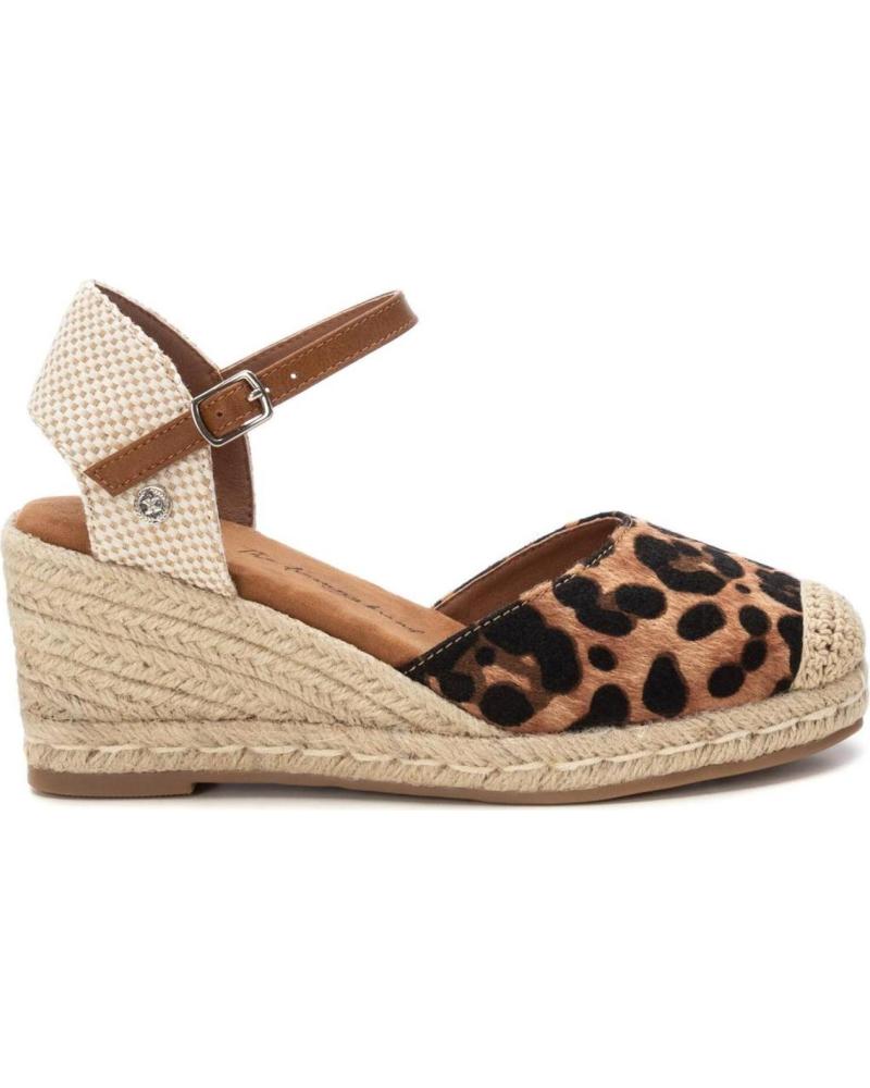 Sandalias de Mujer XTI SANDALIAS CUÑA XTI CON ESTAMPADO DE LEOPARDO Y PULSERA AL TOBILLO CAMEL