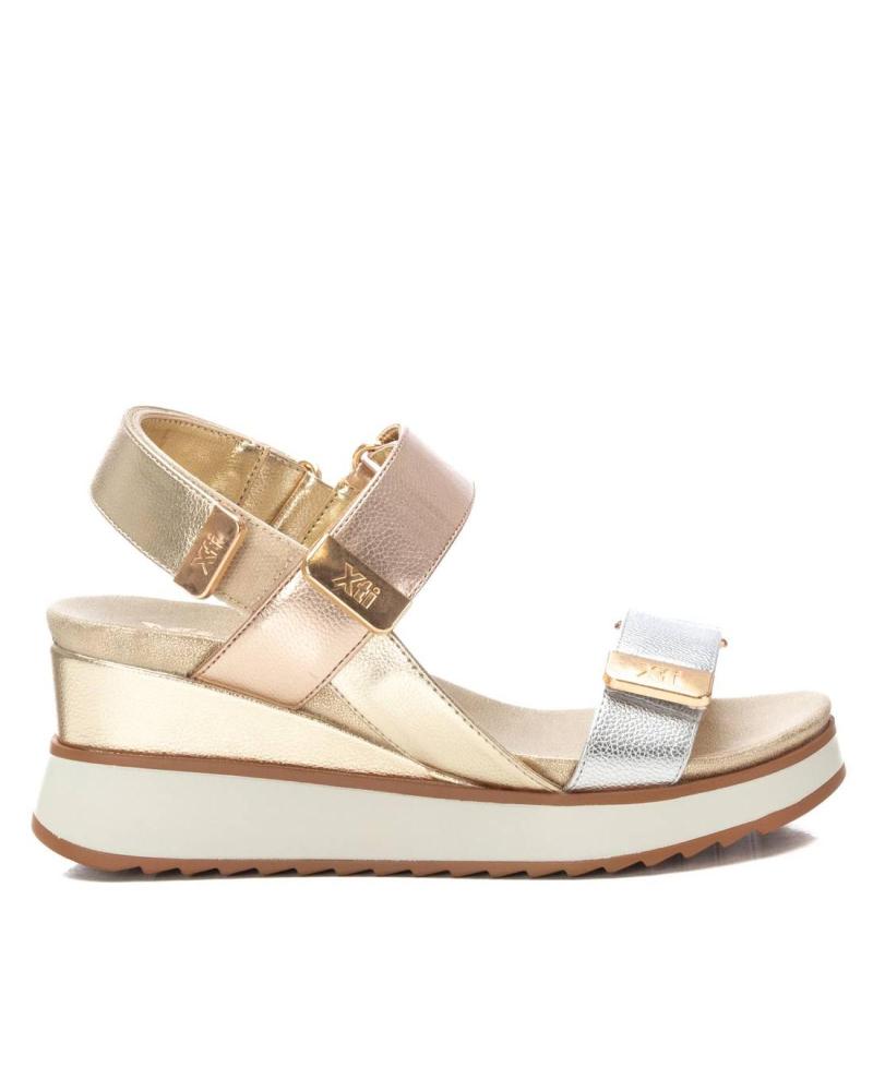 SANDALIAS DE PLATAFORMA XTI PARA MUJER EN COLOR ORO AMARILLO