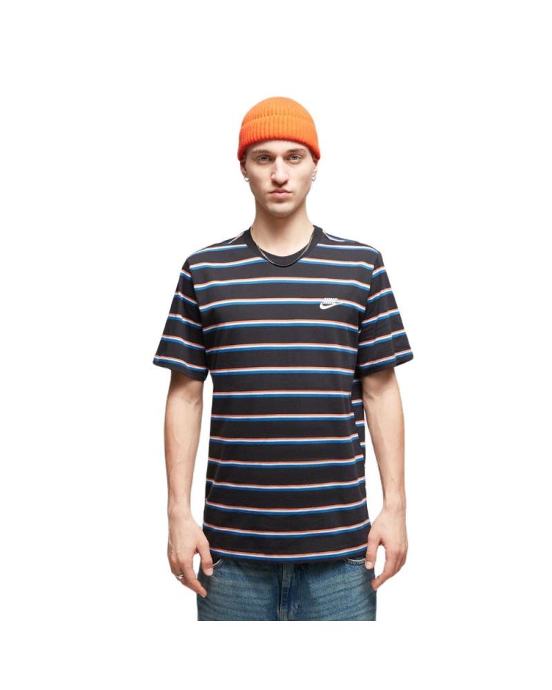 NIKE CAMISETA NSW CLUB STRIPE NEGRA CON RAYAS MULTICOLOR DZ2985-011 MULTICOLOR