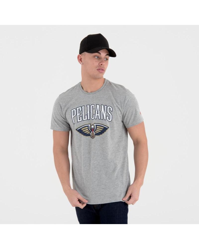 CAMISETA NEW ERA NEW ORLEANS PELICANS TEAM LOGO GRIS GRIS