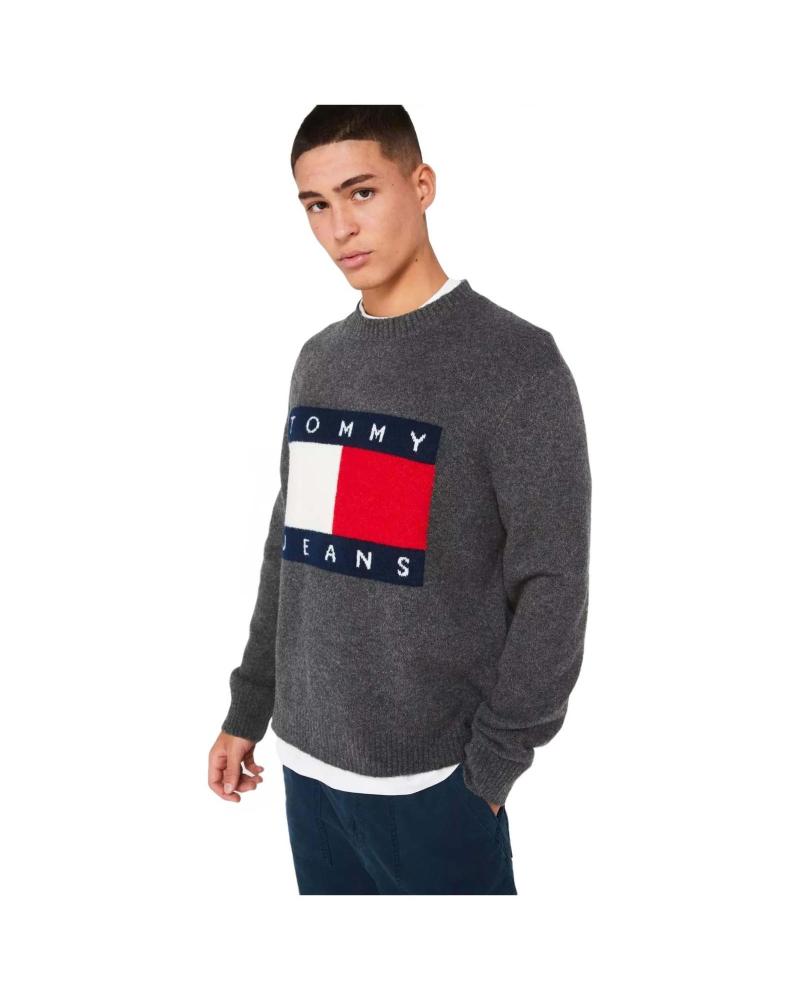 SUDADERA TOMMY JEANS GRIS CON LOGO BANDERA CLÁSICO GRIS