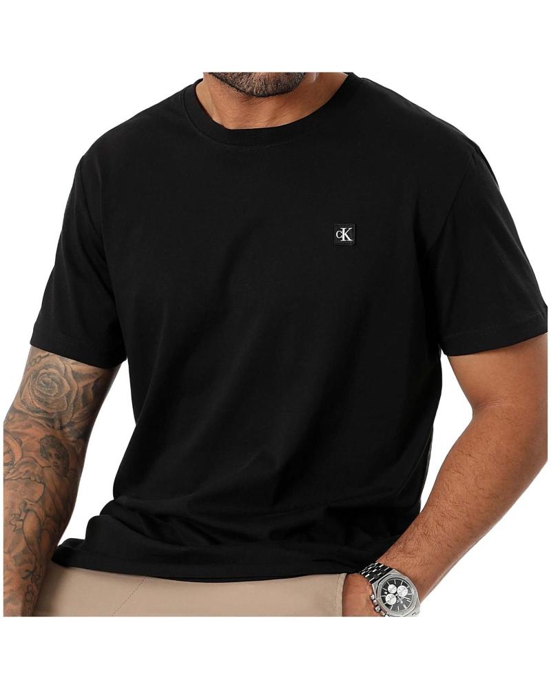 CAMISETA CALVIN KLEIN EMBRO BADGE NEGRA NEGRO