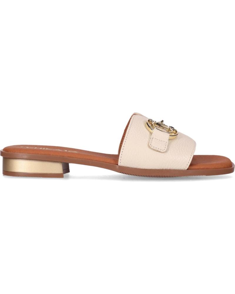 SANDALIAS PLANAS CHIKA10 MARKES 5592 HIELO CON HEBILLA DORADA HIELO-SNOW