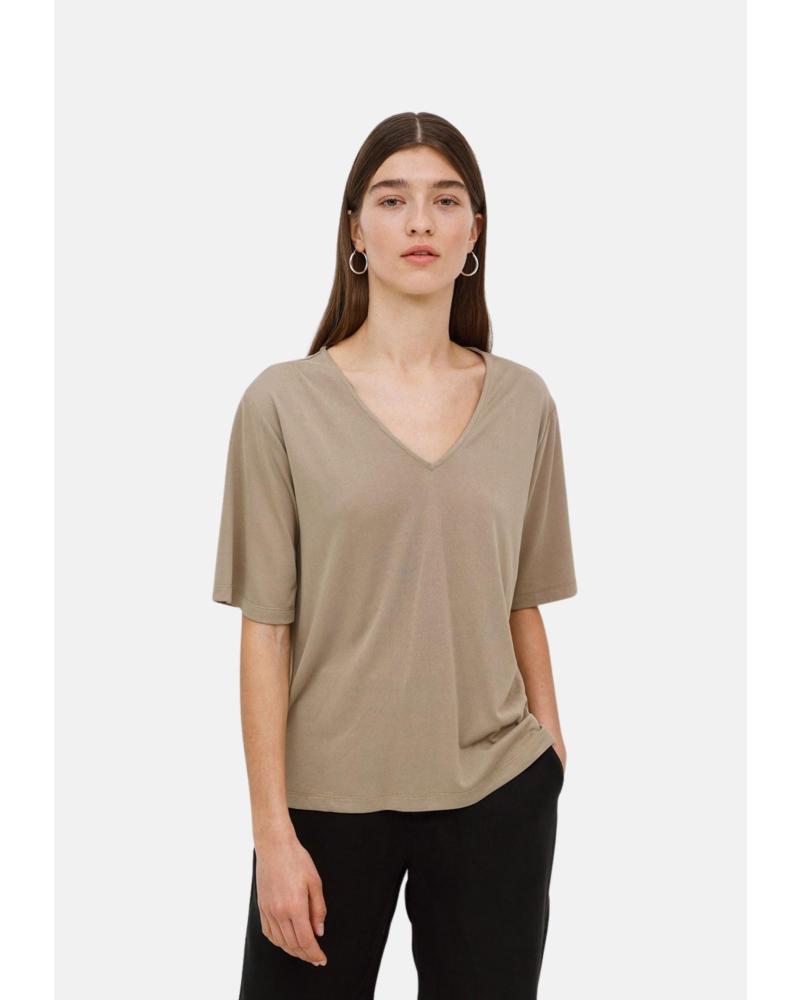 YERSE CAMISETA MANGA CORTA CON ESCOTE DE PICO VERDE - MODELO 42042025 VERDE