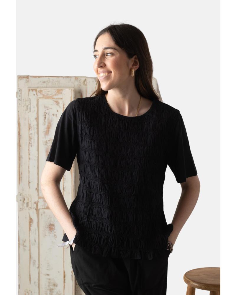 YERSE CAMISETA NEGRA DE MANGA CORTA CON FRUNCIDOS DELANTEROS | MODELO 42036037 NEGRO