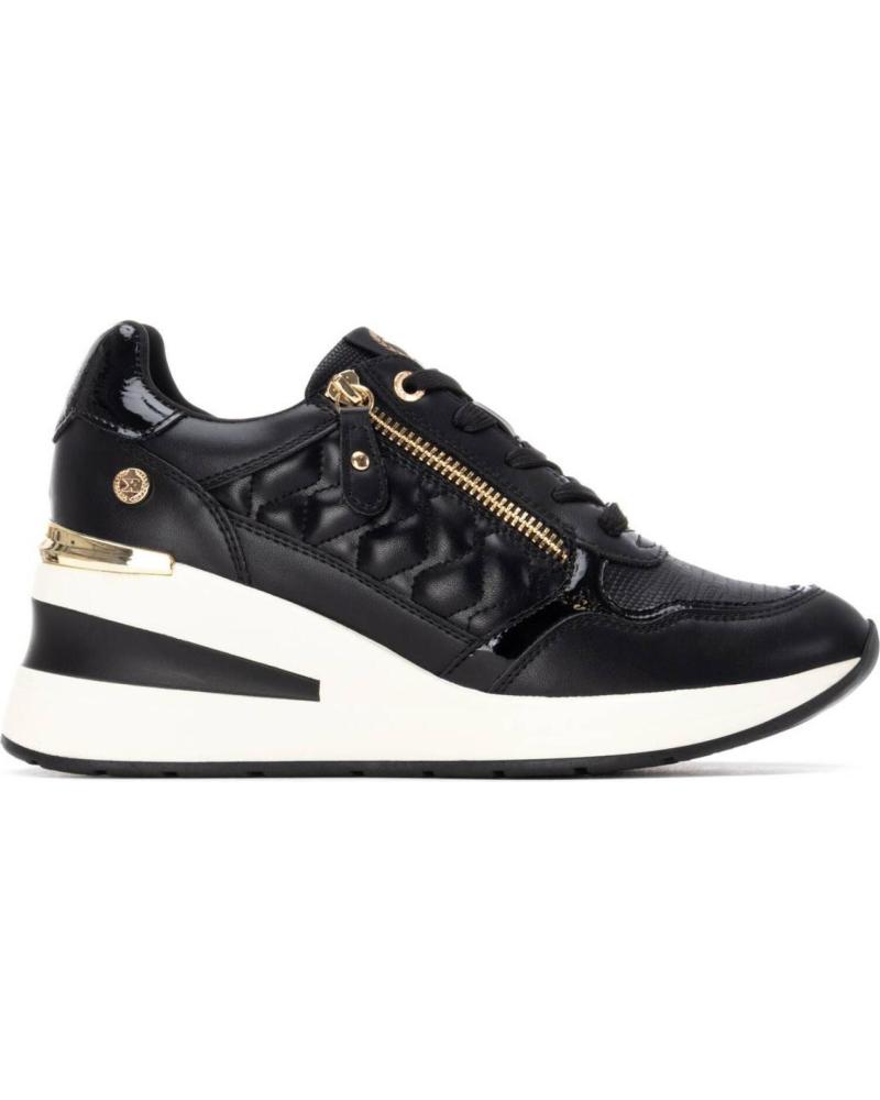 DEPORTIVAS XTI CON CUÑA INTERNA Y CREMALLERA LATERAL NEGRO