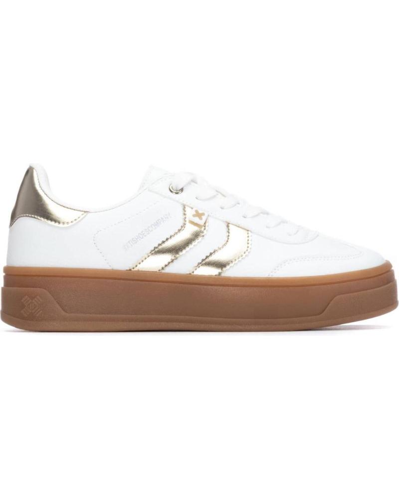 ZAPATILLAS CASUAL XTI 144585 BLANCAS CON DETALLES DORADOS Y SUELA CARAMELO BLANCO