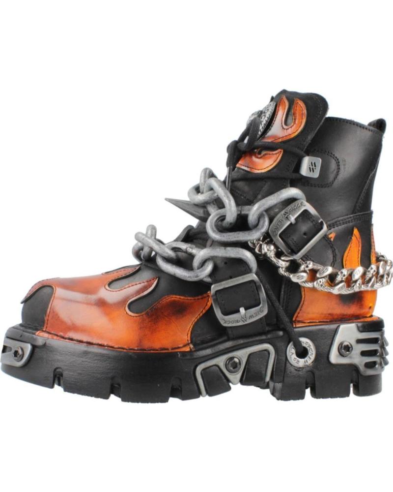 BOTINES NEW ROCK MODELO M1495 C1 NEGROS CON LLAMAS Y CADENA NEGRO