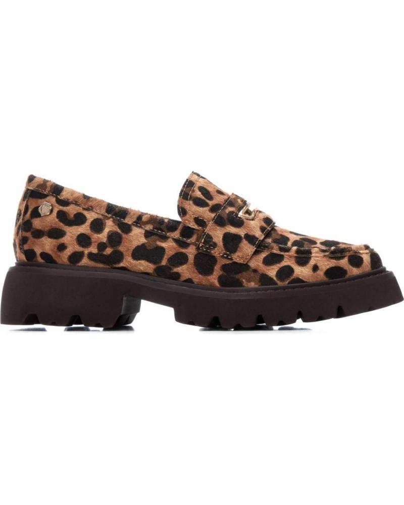 MOCASINES CARMELA 162545 CON ESTAMPADO LEOPARDO Y SUELA TRACK LEOPARDO