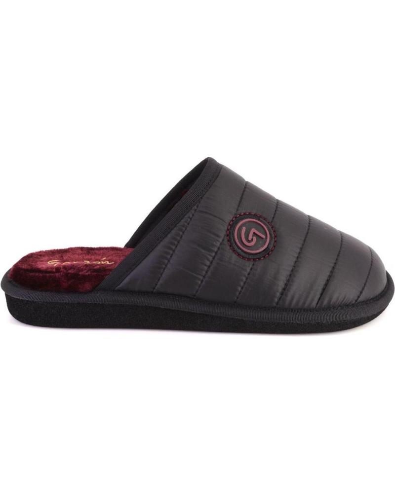 ZAPATILLAS DE CASA GARZON P932 390 NEGRAS CON FORRO GRANATE NEGRO