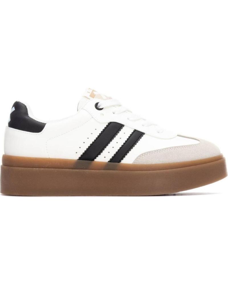 ZAPATILLAS XTI BASIC 130492 BLANCAS CON RAYAS NEGRAS Y SUELA CARAMELO BLANCO
