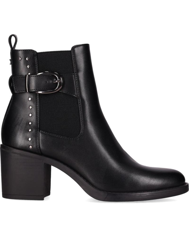 BOTÍN CHIKA10 NIHAL 01 NEGRO CON TACÓN MEDIO, HEBILLA Y TACHUELAS NEGRO-BLACK