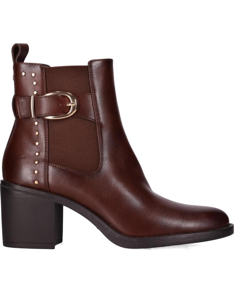 BOTINES DE TACÓN CHIKA10 NIHAL 01 MARRÓN CON HEBILLA Y TACHUELAS MARRON-BROWN