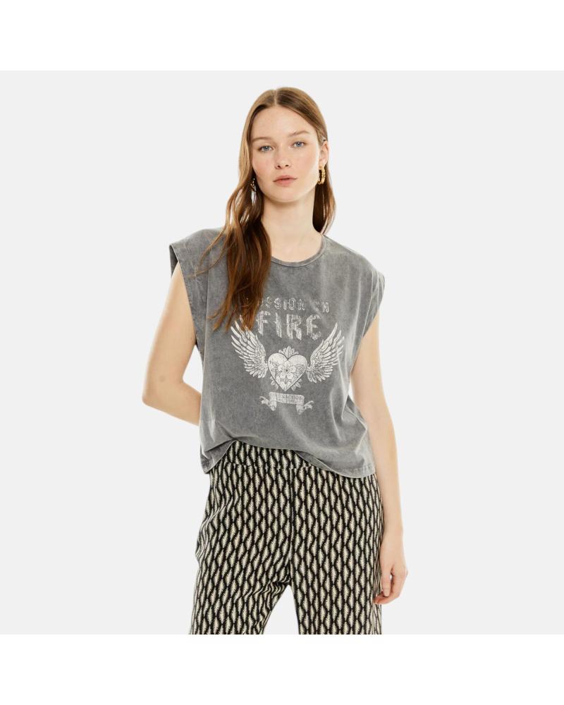 SYSTEM ACTION CAMISETA MANGA CORTA GRIS CON HOMBROS MARCADOS Y ESTAMPADO GRÁFICO NAN