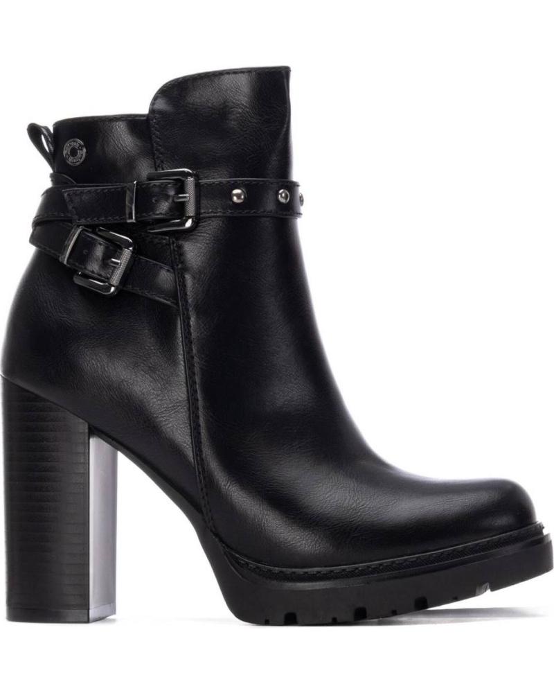 BOTINES REFRESH 172925 NEGROS CON HEBILLAS, TACHUELAS Y TACÓN ALTO NEGRO