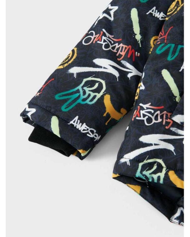 NAME IT CHAQUETA INFANTIL NAME IT CON ESTAMPADO DE GRAFITIS AZUL MARINO
