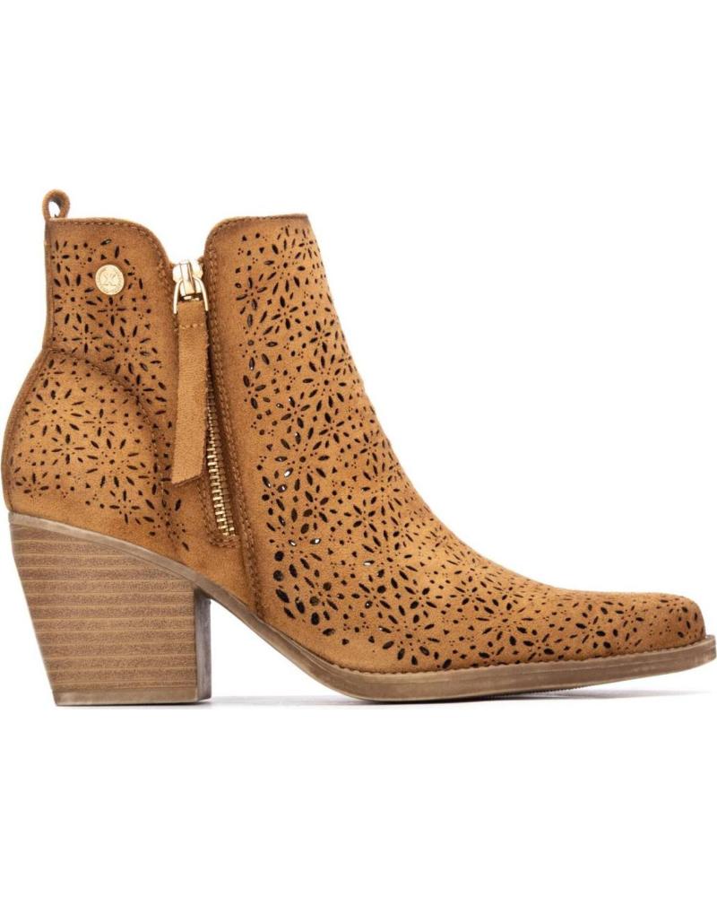 XTI BOTÍN CAMPERO 145037 CAMEL CON BORLAS MARRóN