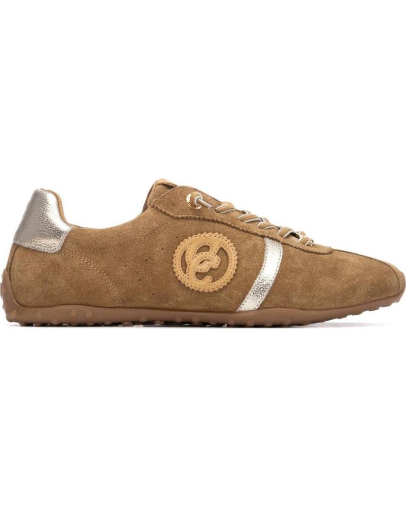 CARMELA ZAPATILLAS CARMELA EN ANTE CON DETALLES METALIZADOS CAMEL