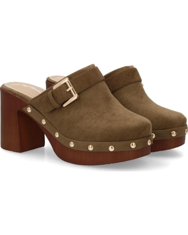 SPORT3PUNTO0 ZUECOS DE TACÓN ALTO CON TACHUELAS Y HEBILLA VARIOS COLORES