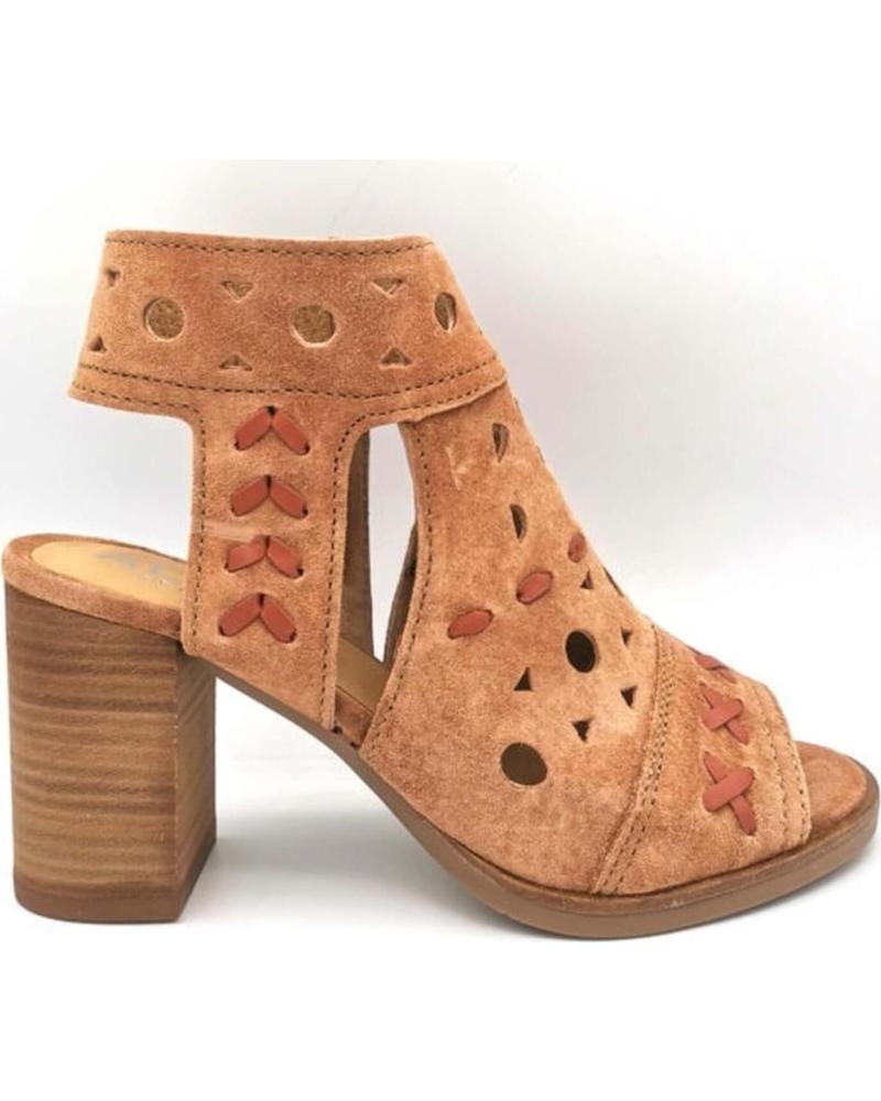 ALPE ALPE SANDALIAS DE TACÓN CON CALADOS BEIGE