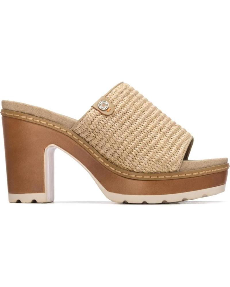 REFRESH ZUECOS CON PLATAFORMA Y TEXTURA TRENZADA TAUPE