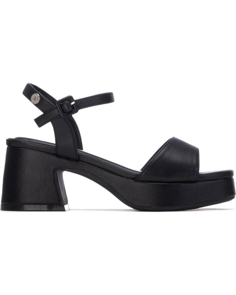 SANDALIA REFRESH 17525 CON PLATAFORMA Y TACÓN BLOQUE NEGRO