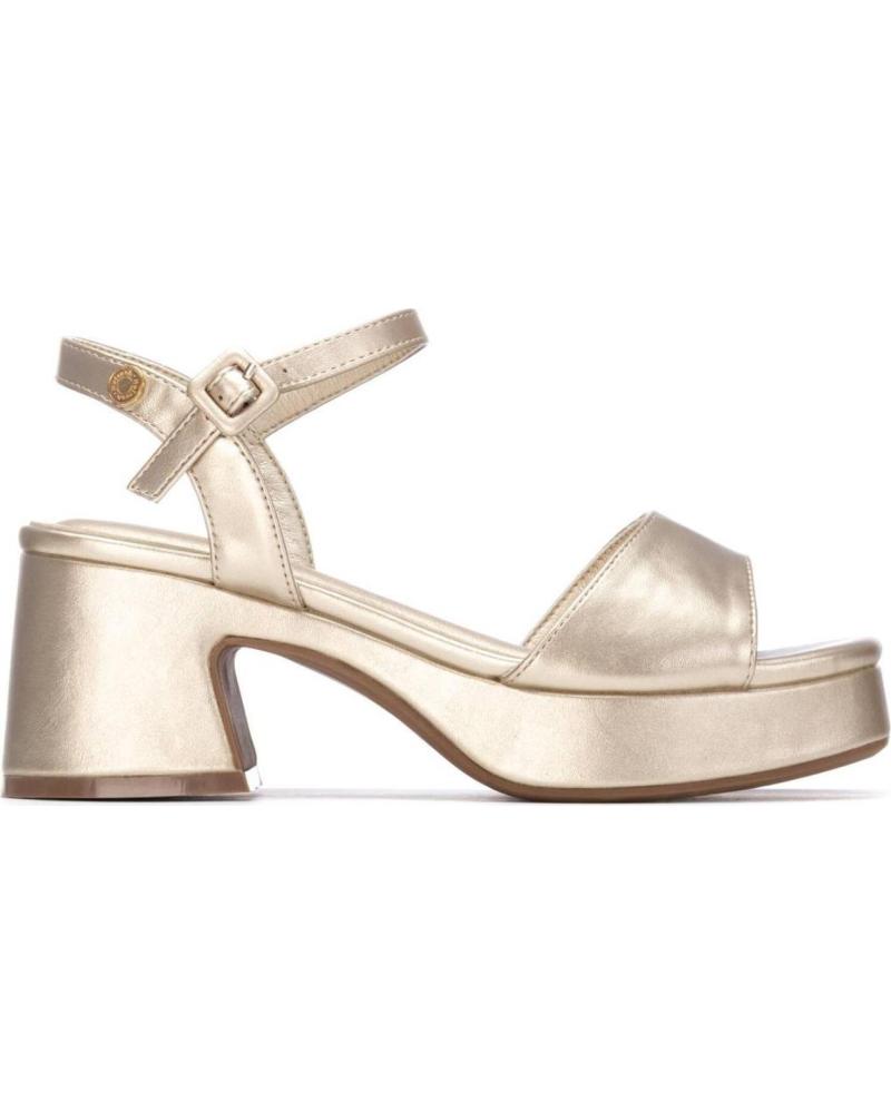 SANDALIA 17525104 CON TACÓN BLOQUE Y PLATAFORMA ORO