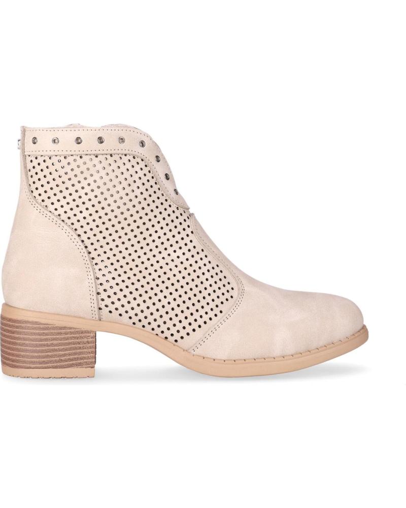 CHIKA10 BOTÍN RAMBLA 08 CON DETALLE TROQUELADO Y TACÓN BEIG