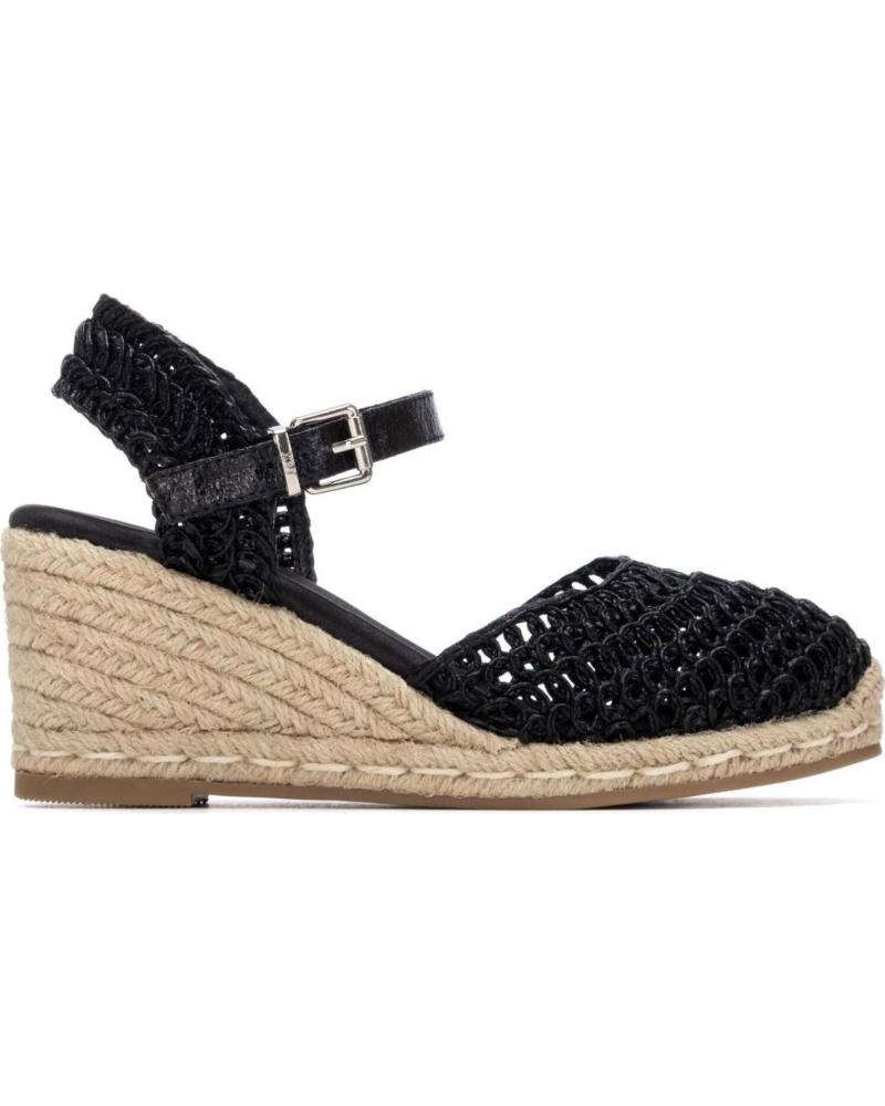 XTI SANDALIA CUÑA XTI 145296 CON CIERRE DE HEBILLA NEGRO