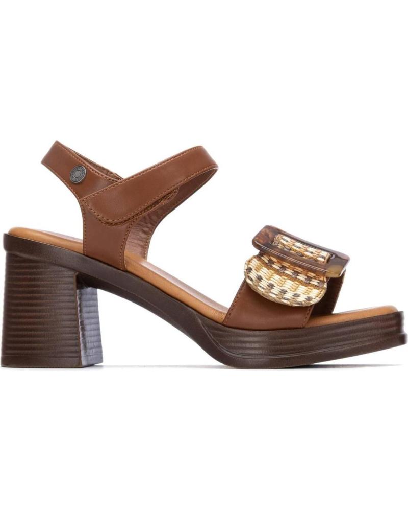 REFRESH SANDALIA DE TACÓN BLOQUE CON DETALLE DE HEBILLA CAMEL