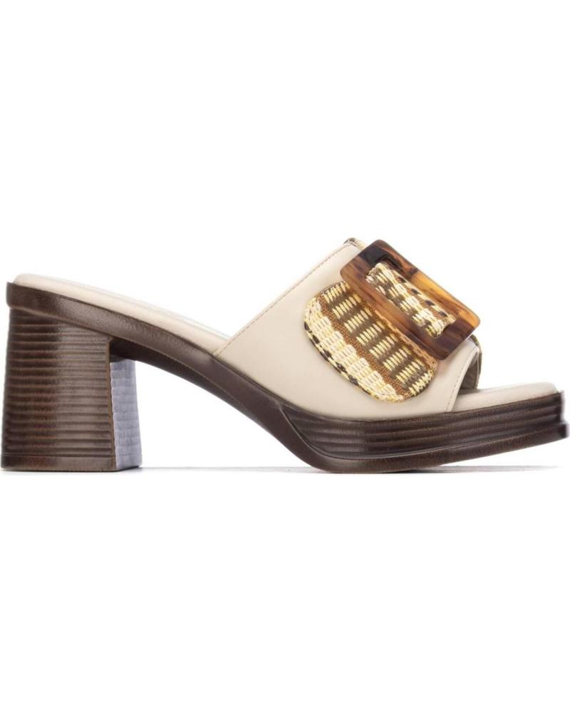 REFRESH ZUECOS 175028 CON HEBILLA DECORATIVA Y TACÓN BLOQUE BEIGE