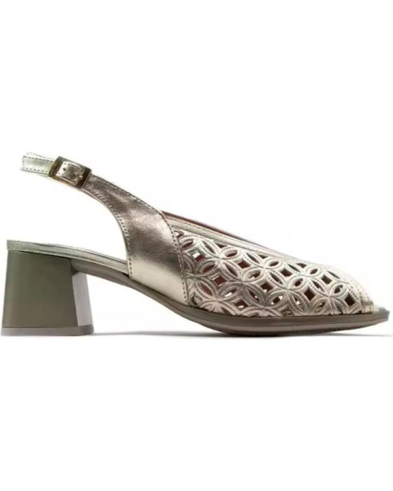 PITILLOS SANDALIAS CON CALADOS Y CIERRE DE HEBILLA ORO