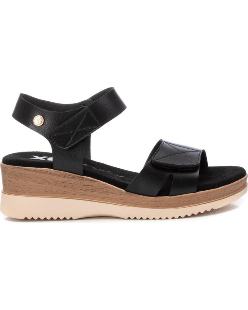 XTI SANDALIA DE CUÑA CON TIRAS AJUSTABLES NEGRO