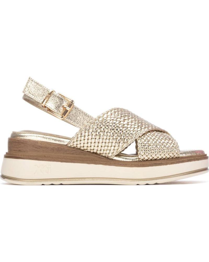 XTI SANDALIA XTI 145252 CON TIRAS CRUZADAS Y PLATAFORMA ORO