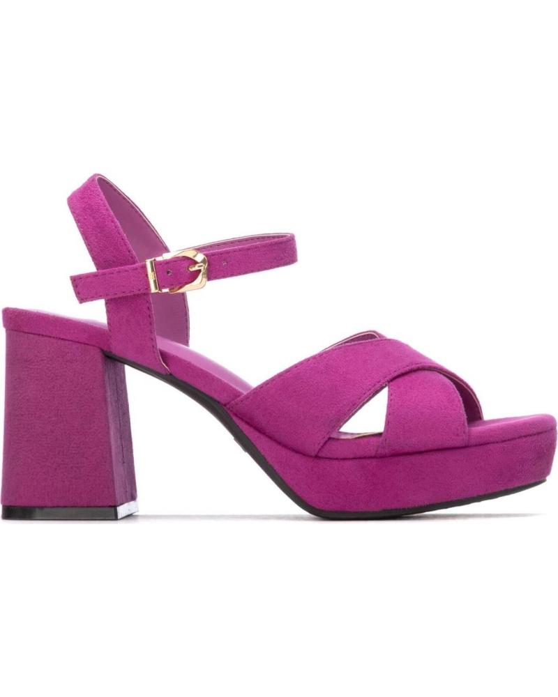 XTI SANDALIA DE TACÓN BLOQUE CON TIRAS CRUZADAS Y PLATAFORMA FUCSIA