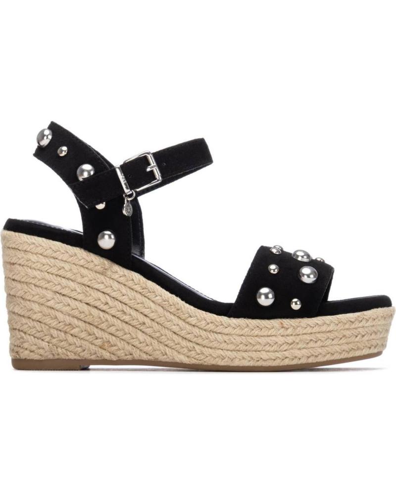 XTI SANDALIAS CON PLATAFORMA Y TACHUELAS 145454 NEGRO