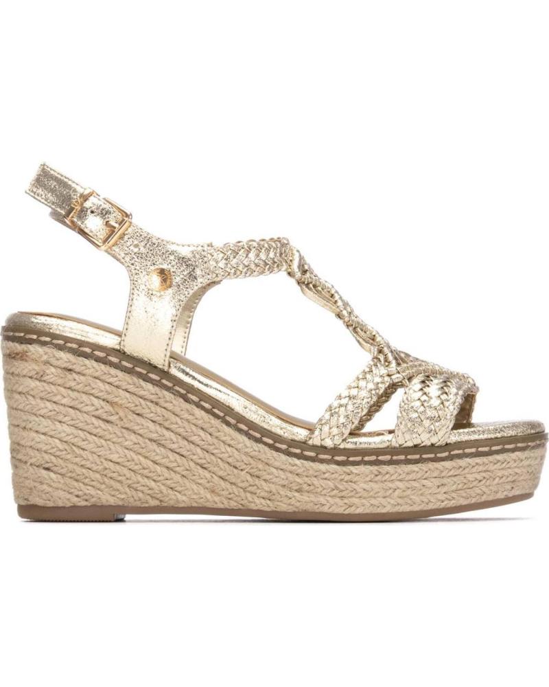 XTI SANDALIA DE CUÑA CON TIRAS TRENZADAS REF 145456 DORADO