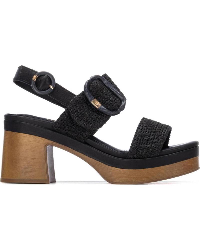 CARMELA SANDALIA CARMELA PLATAFORMA CON HEBILLA DECORATIVA NEGRO