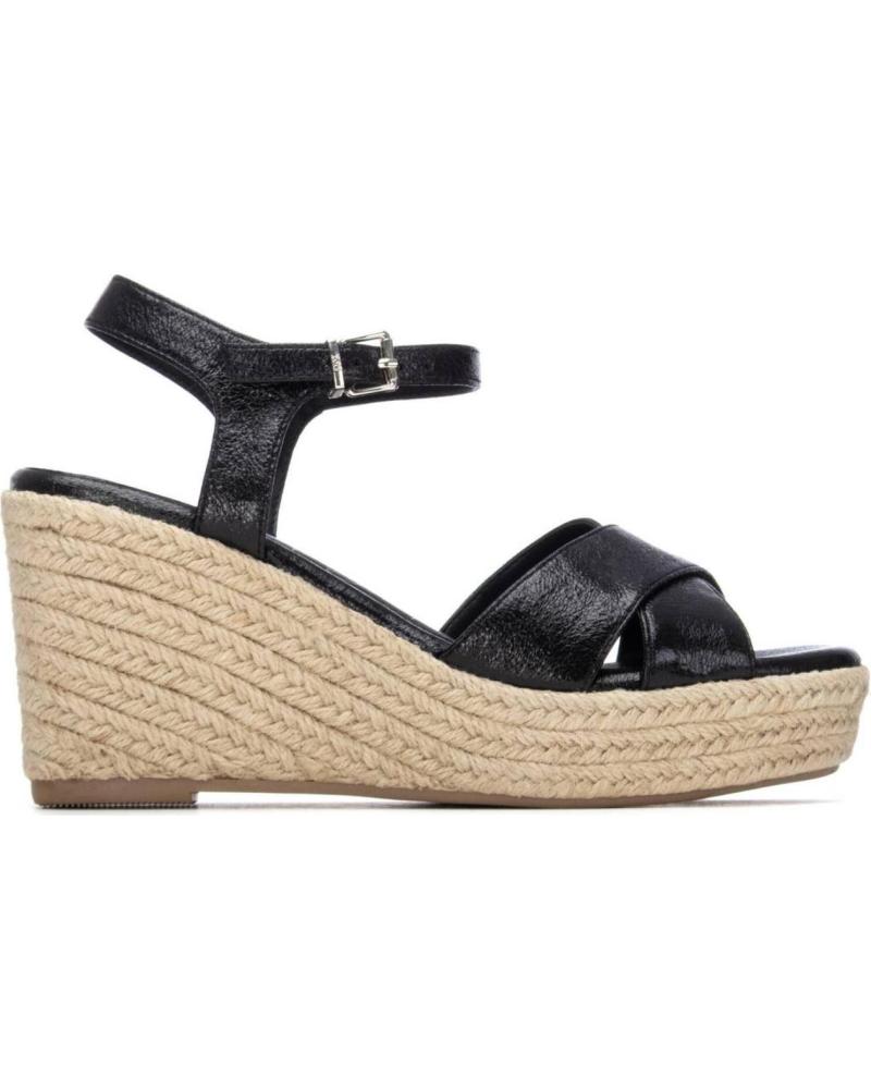 XTI SANDALIA CUÑA 145328 CON TIRAS CRUZADAS NEGRO