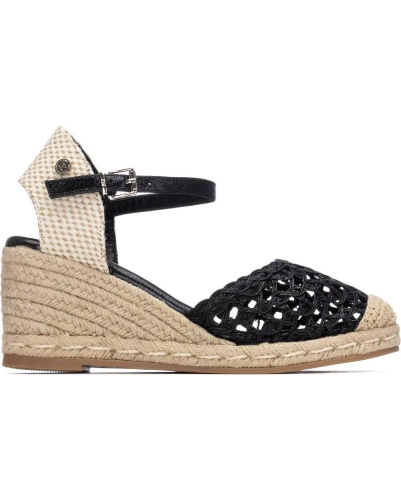 XTI SANDALIA CUÑA XTI 145339 CON DETALLE CALADO NEGRO