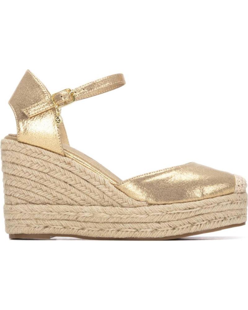 XTI SANDALIA DE CUÑA CON PLATAFORMA XTI 145416 ORO