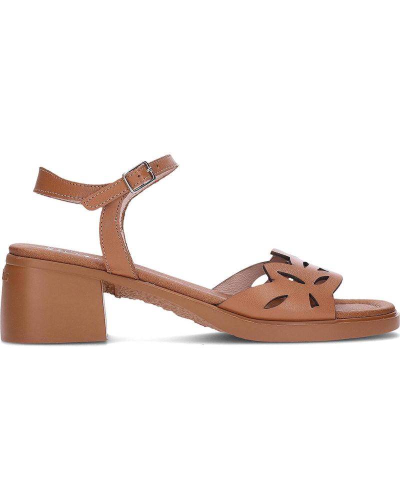 WONDERS SANDALIAS D-2301 CON TACÓN BLOQUE Y DISEÑO TROQUELADO MARRóN