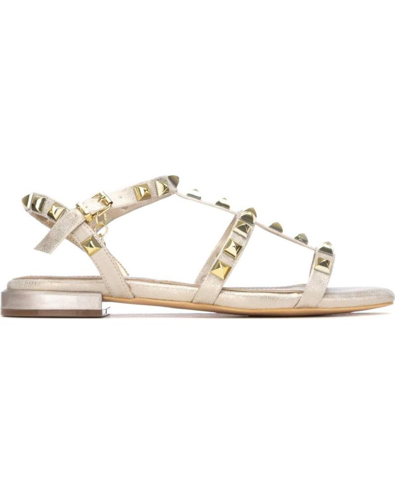 XTI SANDALIA PLANA CON TACHUELAS DECORATIVAS ORO