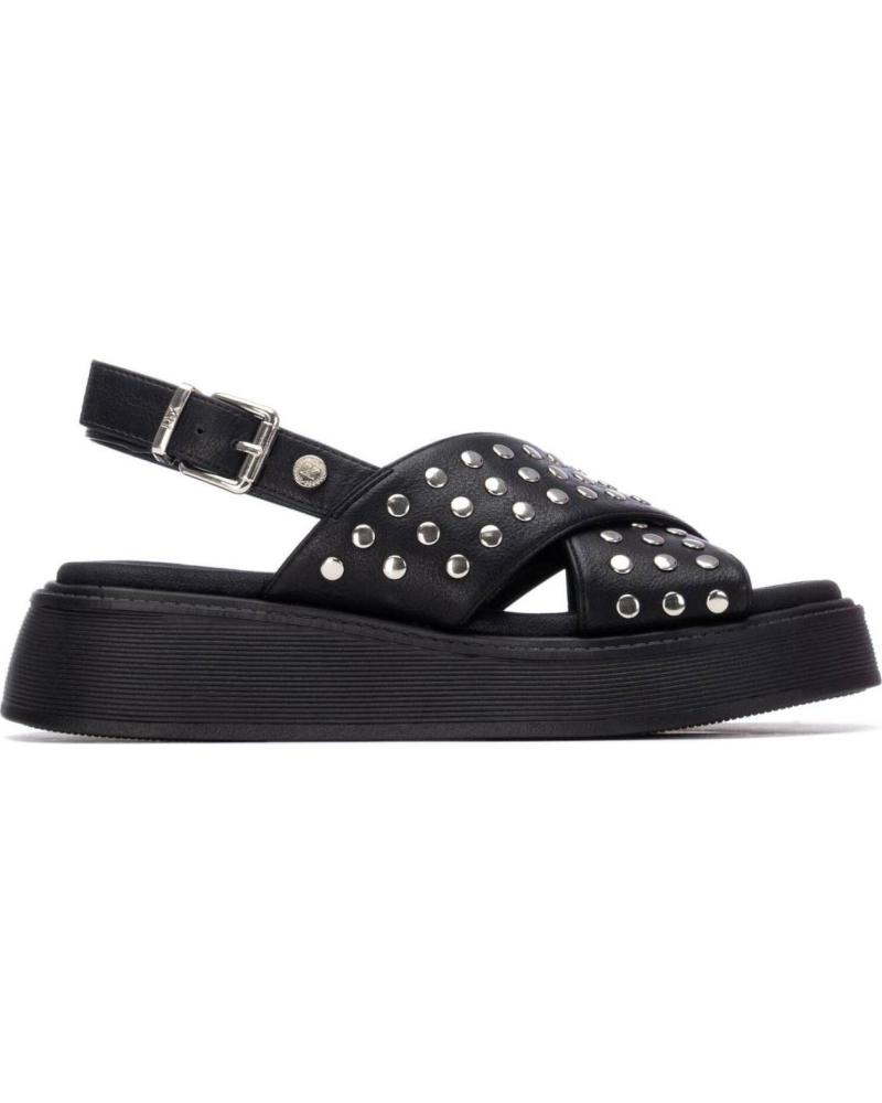 XTI SANDALIAS CON TIRAS CRUZADAS, TACHUELAS Y PLATAFORMA 145239 NEGRO